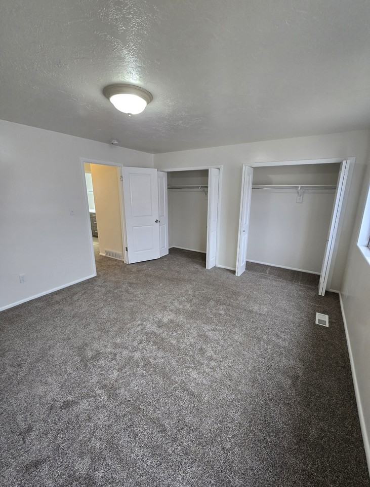 151 E Southwell St #9 - Photo 7 of 11