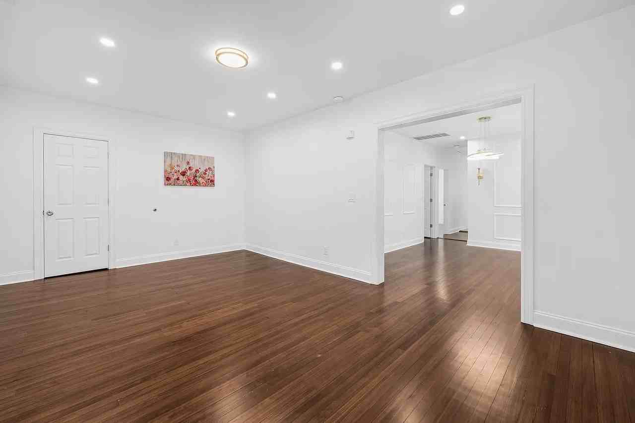 33 Elmwood Ave - Photo 3 of 15