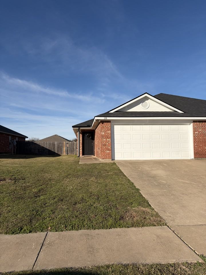 208 Robin St #NA - Photo 2 of 31