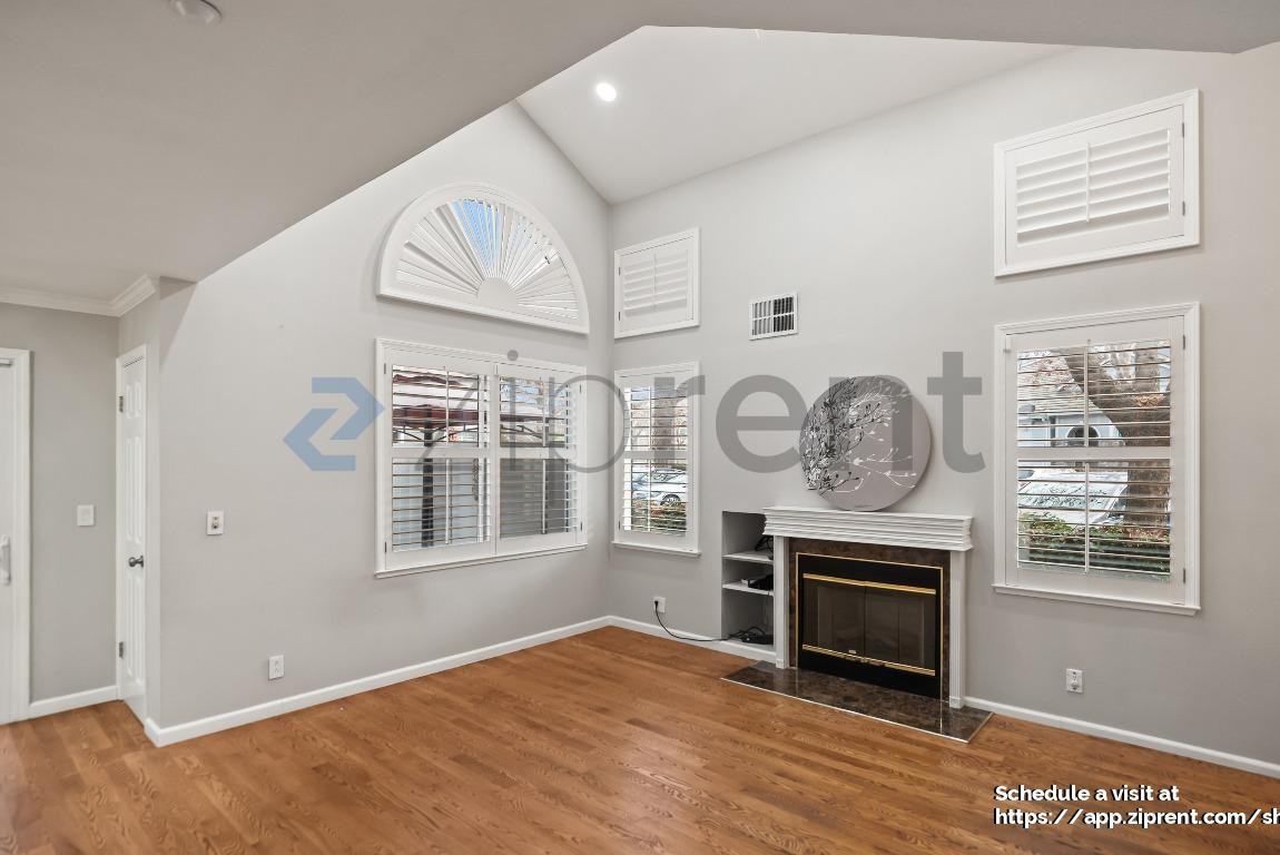 6344 Holly Gillingham Ln - Photo 6 of 34