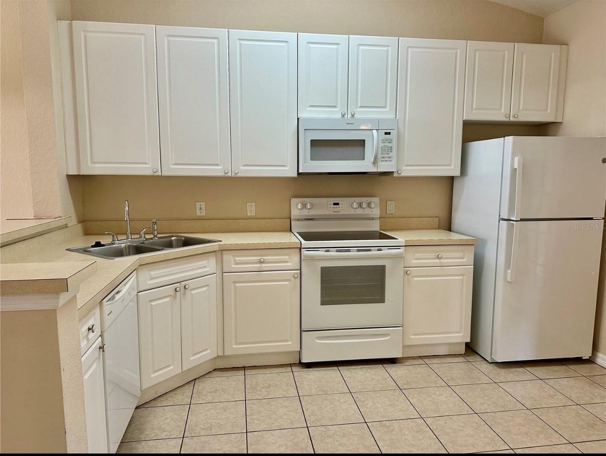 141 Reserve Cir #201 - Photo 5 of 14