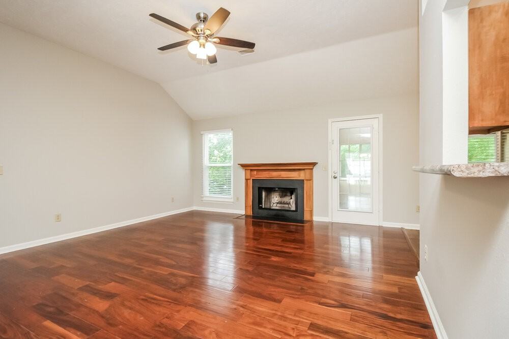 411 Randall Ln - Photo 4 of 17