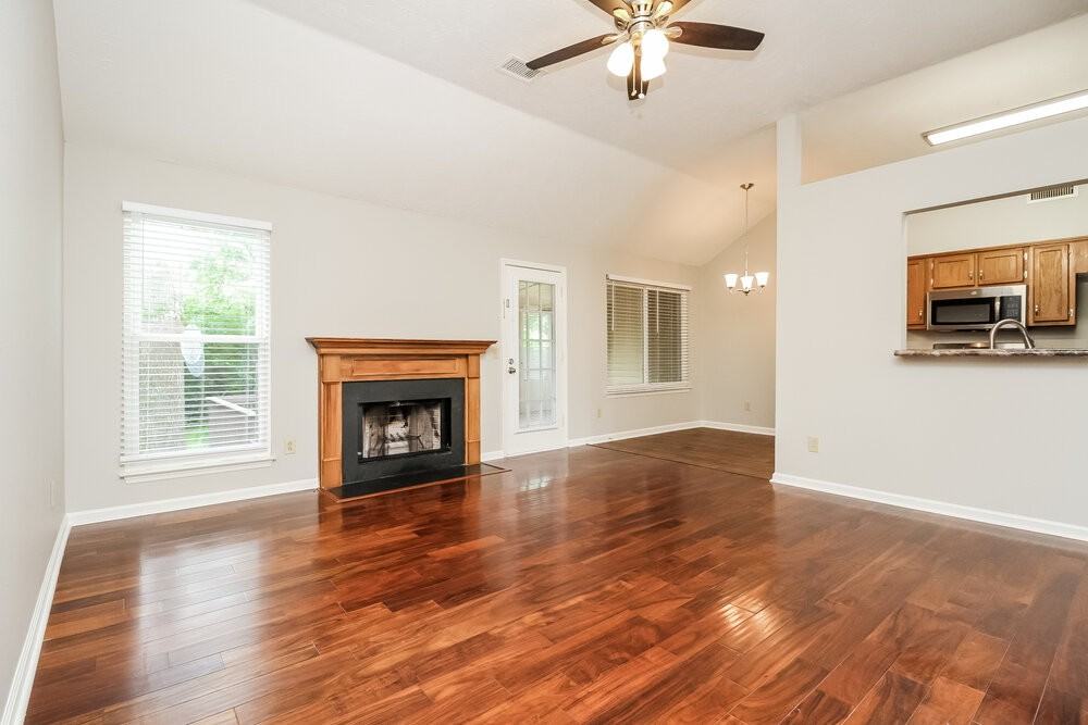 411 Randall Ln - Photo 5 of 17