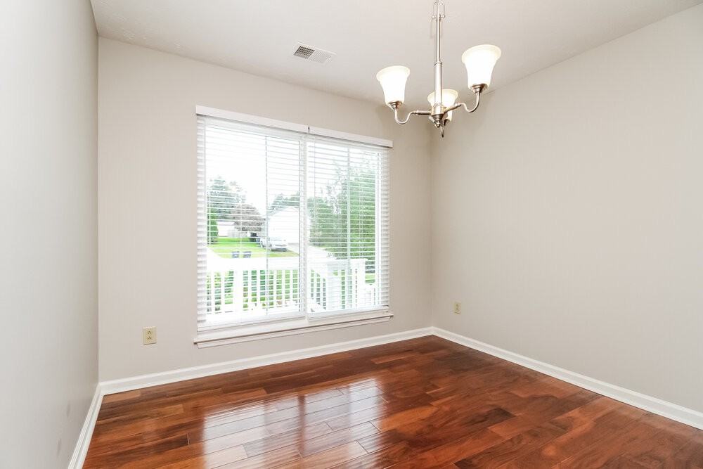 411 Randall Ln - Photo 6 of 17