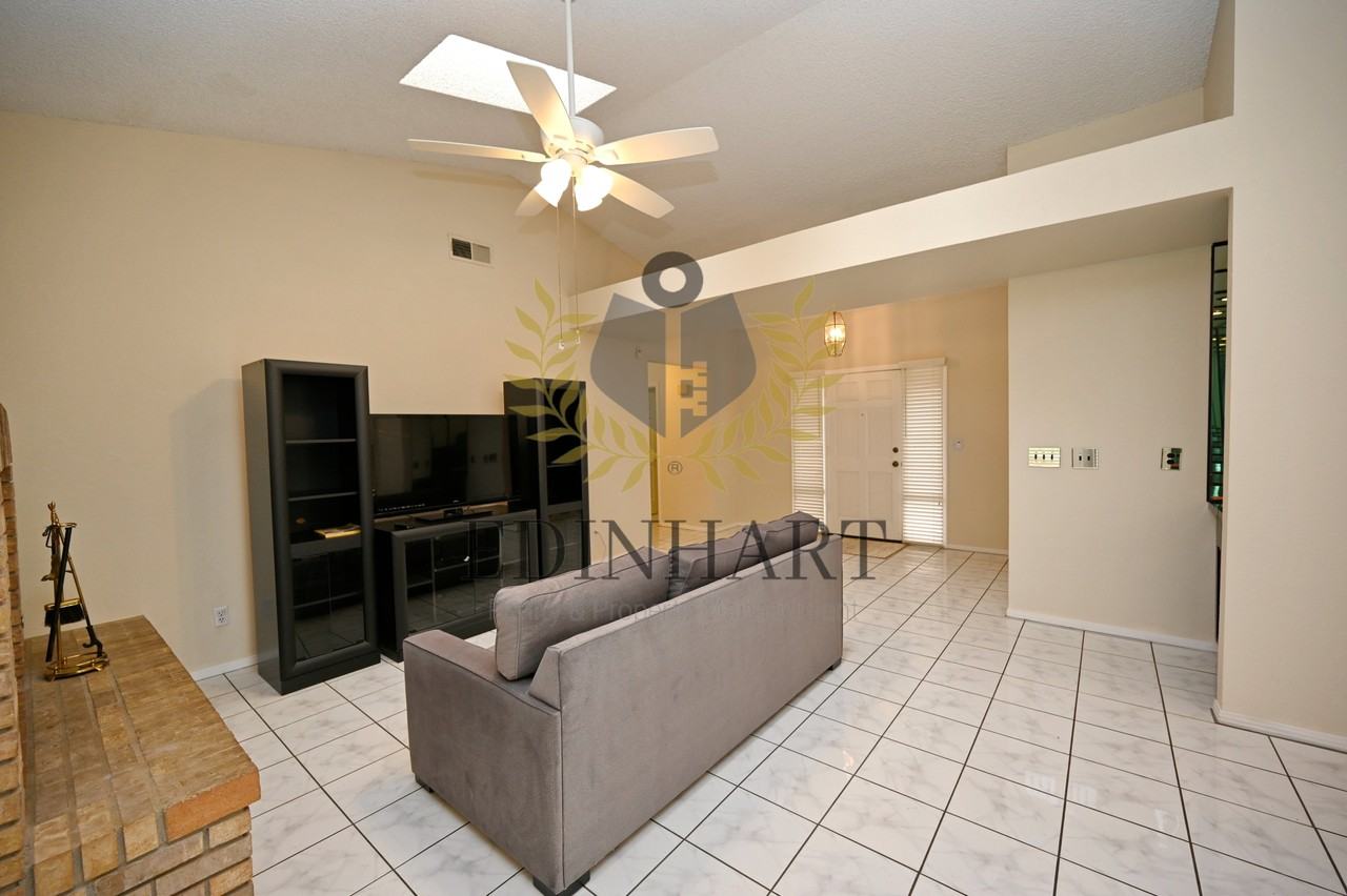 6447 N Vagedes Ave #1 - Photo 6 of 37