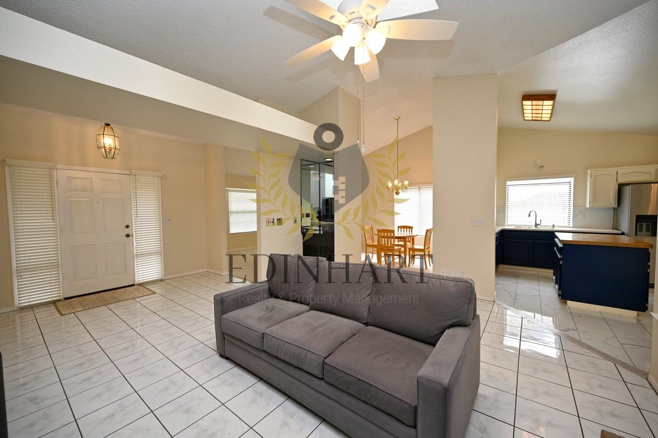 6447 N Vagedes Ave #1 - Photo 7 of 37