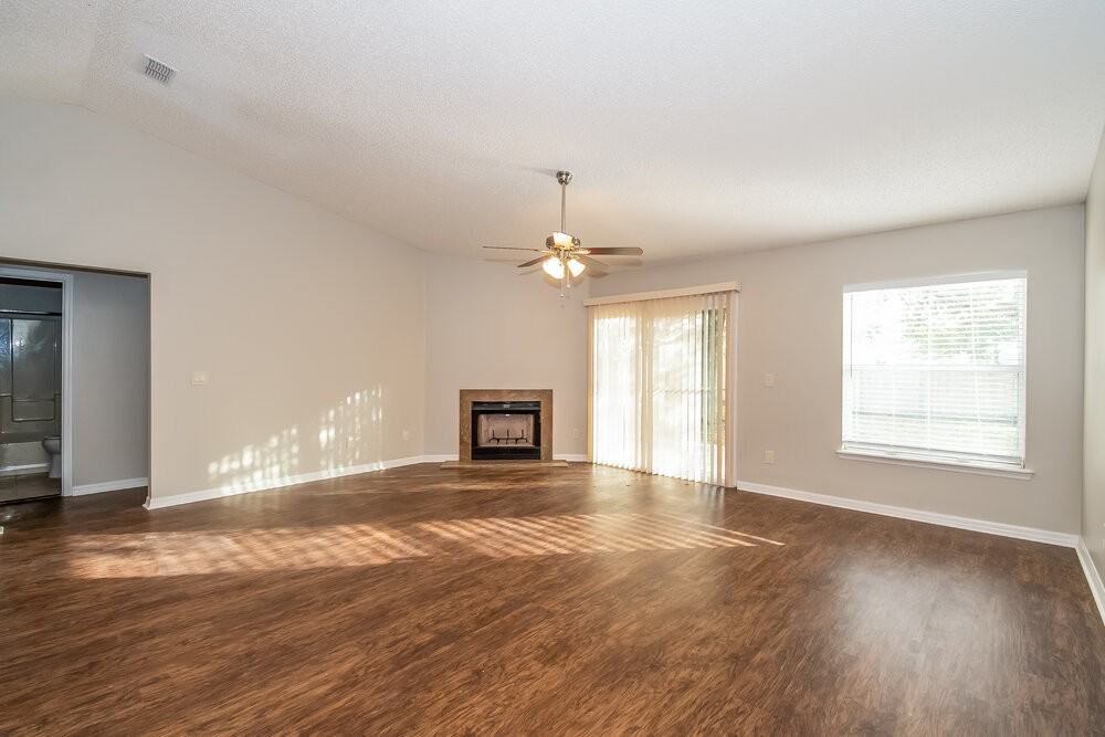 11533 Twin Oaks Trl - Photo 2 of 15