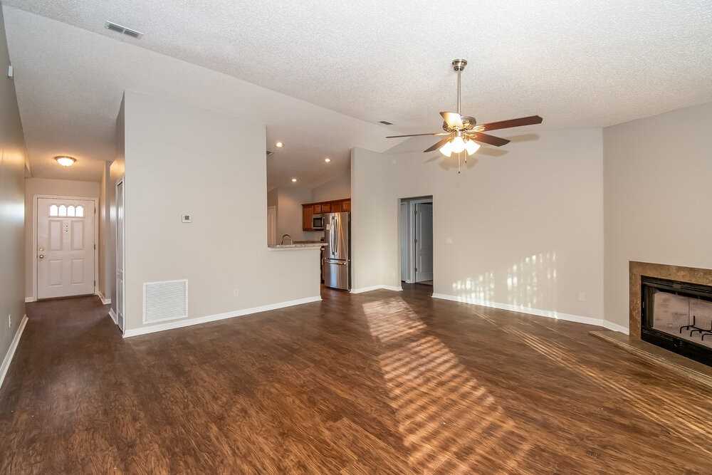 11533 Twin Oaks Trl - Photo 3 of 15