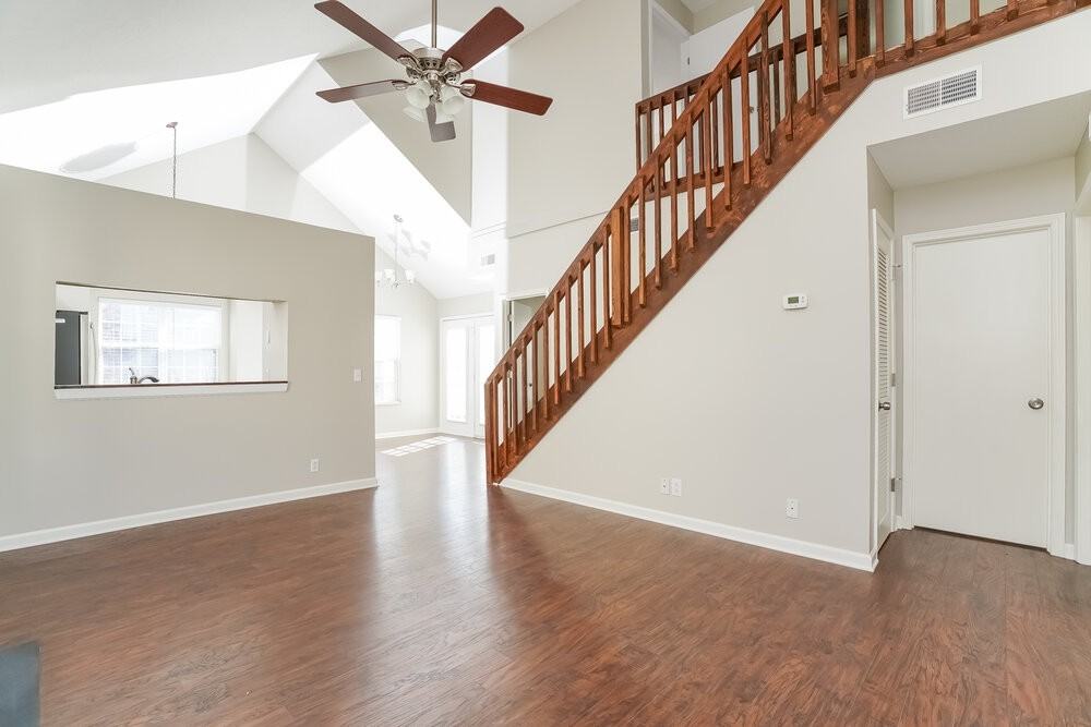 903 Bexhill Ct S - Photo 4 of 17