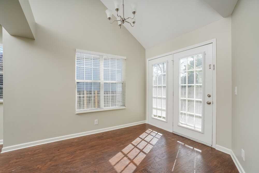 903 Bexhill Ct S - Photo 6 of 17