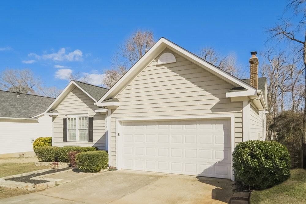 11718 Long Forest Dr - Photo 3 of 16