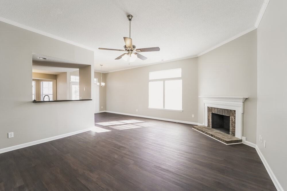 11718 Long Forest Dr - Photo 4 of 16