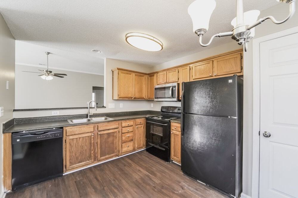 11718 Long Forest Dr - Photo 7 of 16