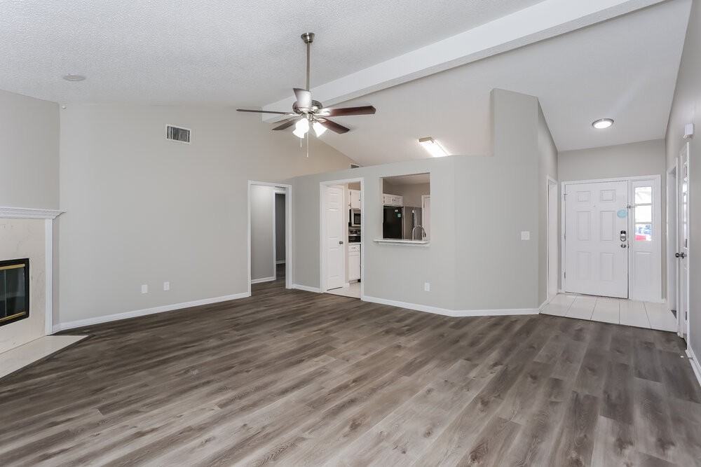 12419 Long Lake Dr N - Photo 4 of 16