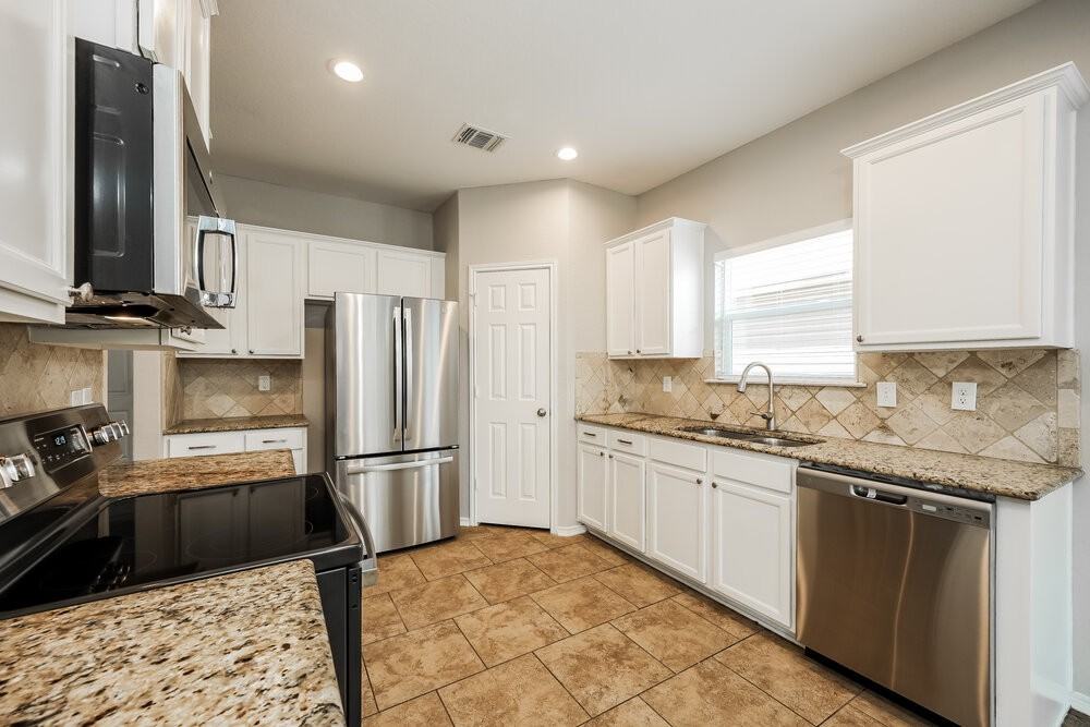 8434 Cedar Mdws - Photo 7 of 17