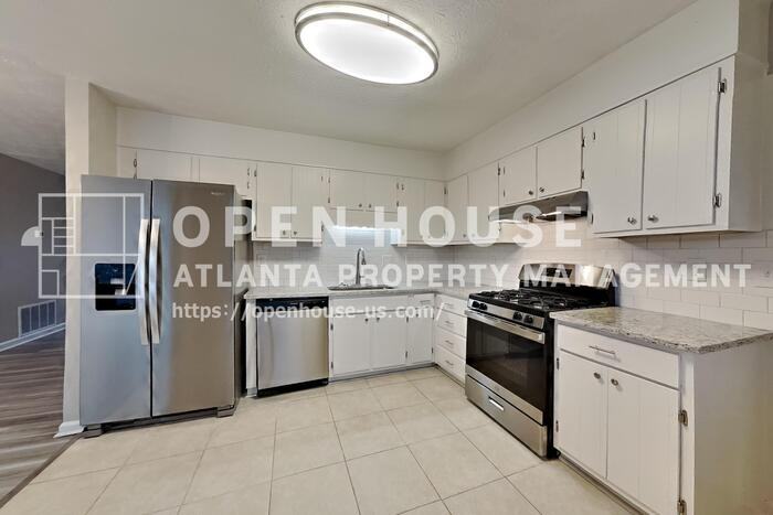 2444 Mistletoe Ln - Photo 6 of 20