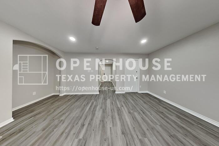 18610 Willow Cove Dr - Photo 4 of 21