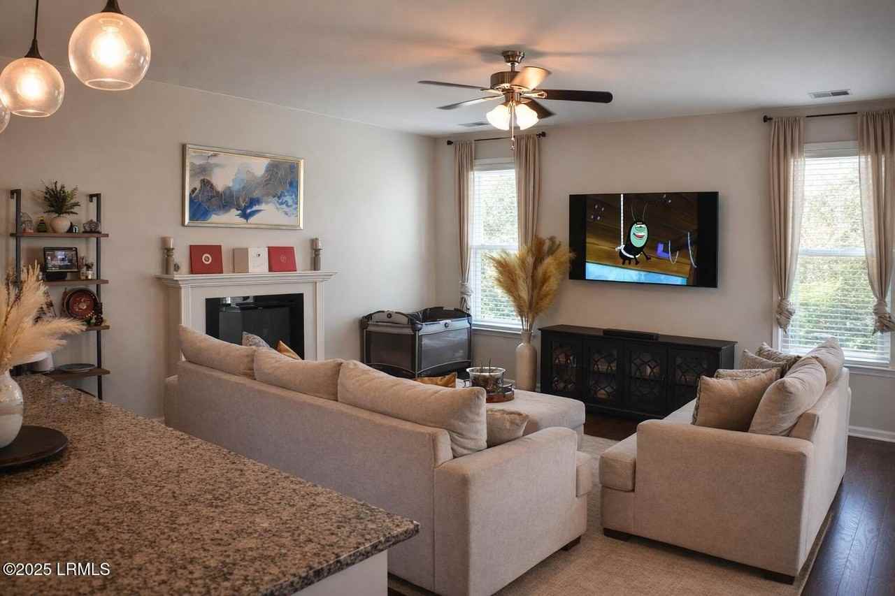 11 Kings Cross Ct - Photo 3 of 20