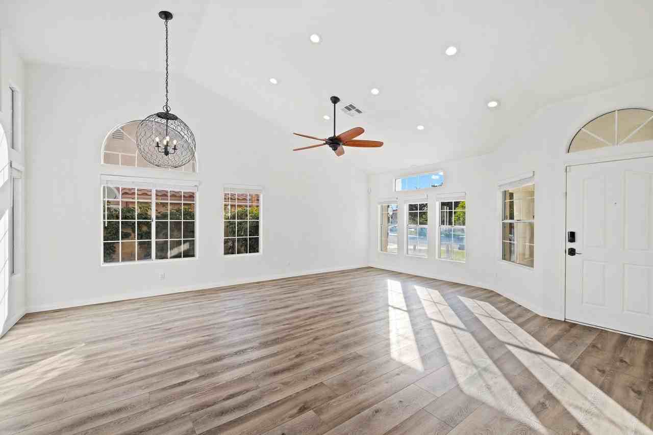 44260 Villeta Dr - Photo 3 of 34