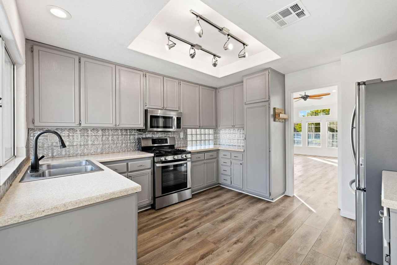 44260 Villeta Dr - Photo 5 of 34