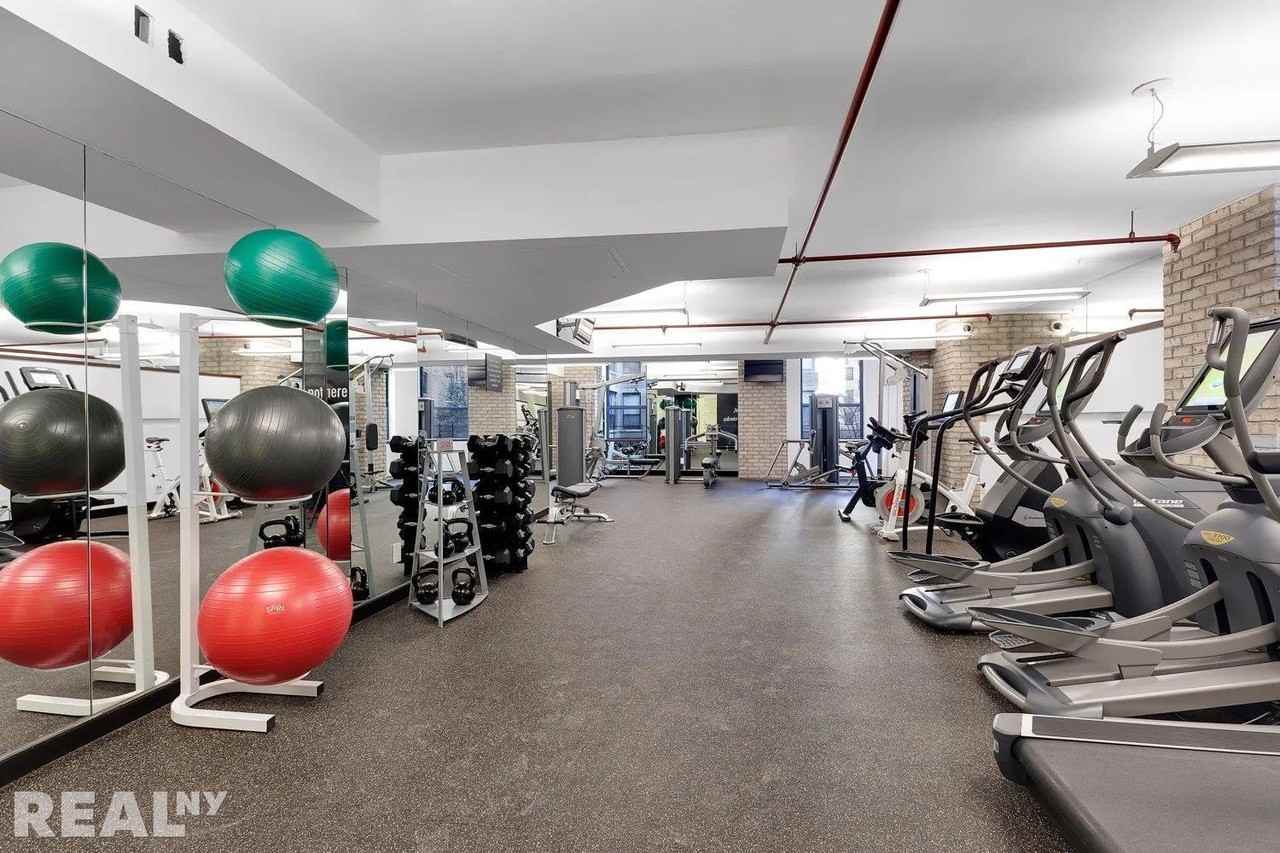 W 87th St #14C - Photo 7 of 9