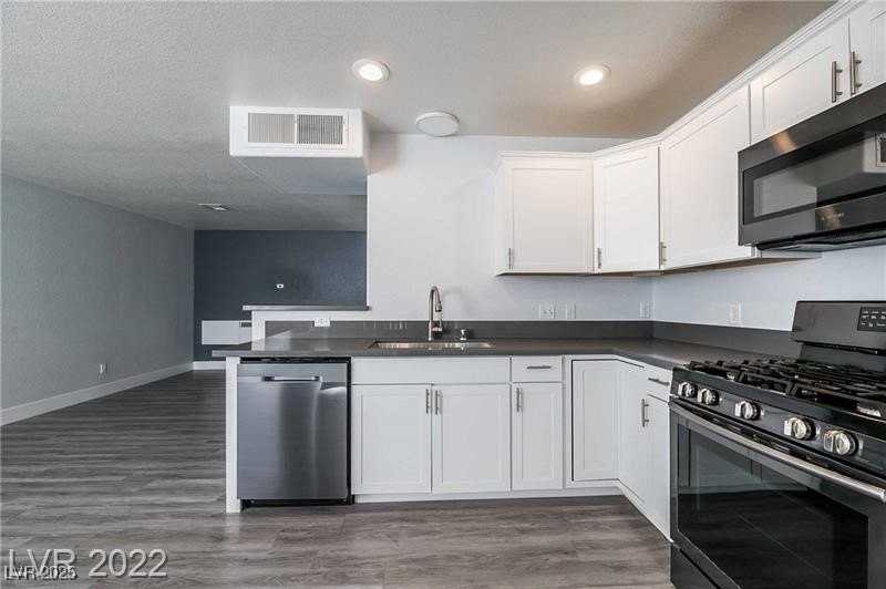 3305 Cheyenne Gardens Way - Photo 4 of 11