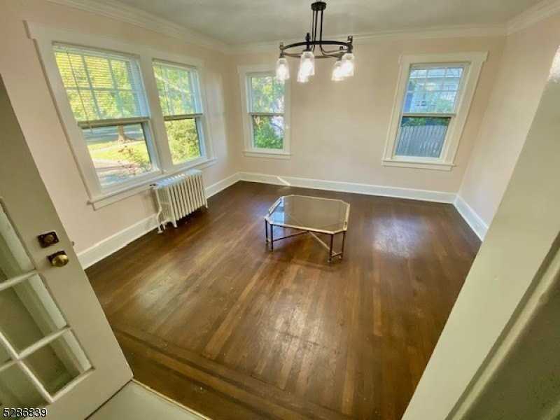 136 S Centre St - Photo 6 of 20