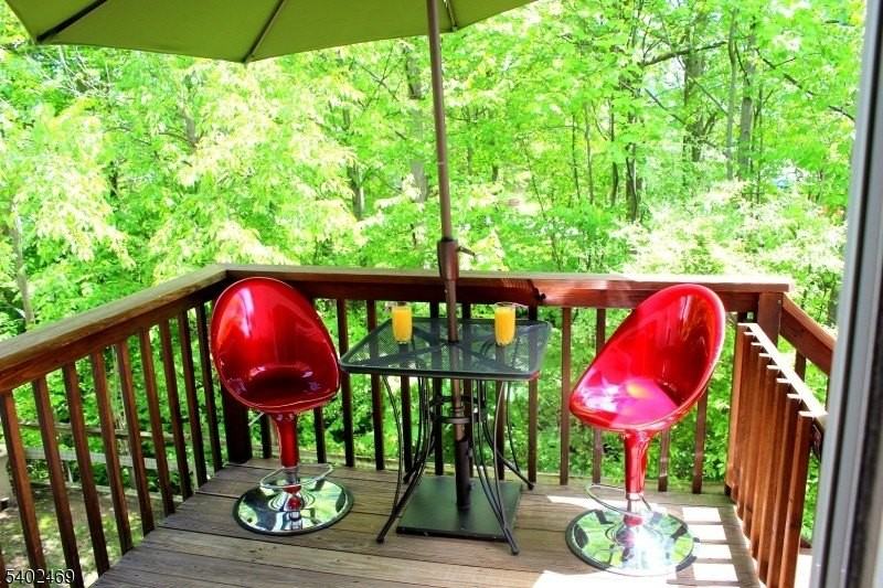 332 Carnegie Ct - Photo 3 of 39