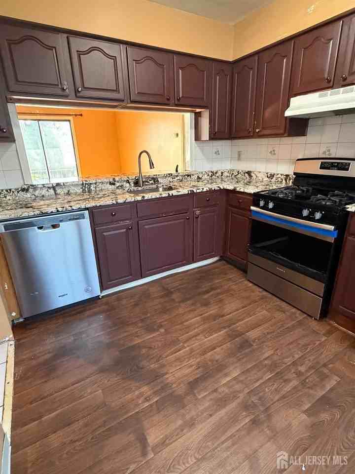 1202 Woodbridge Commons Way - Photo 7 of 19