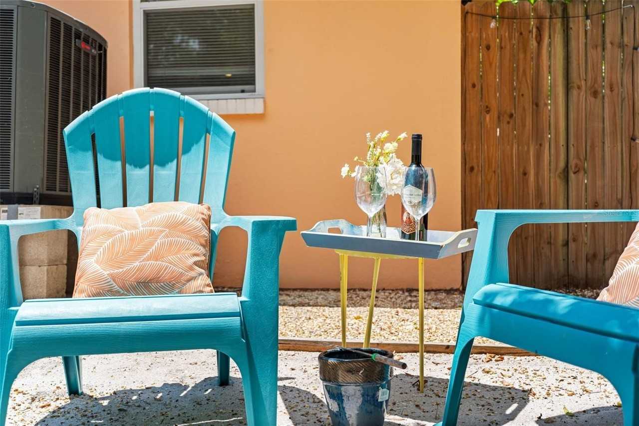 2201 Park St N - Photo 4 of 50