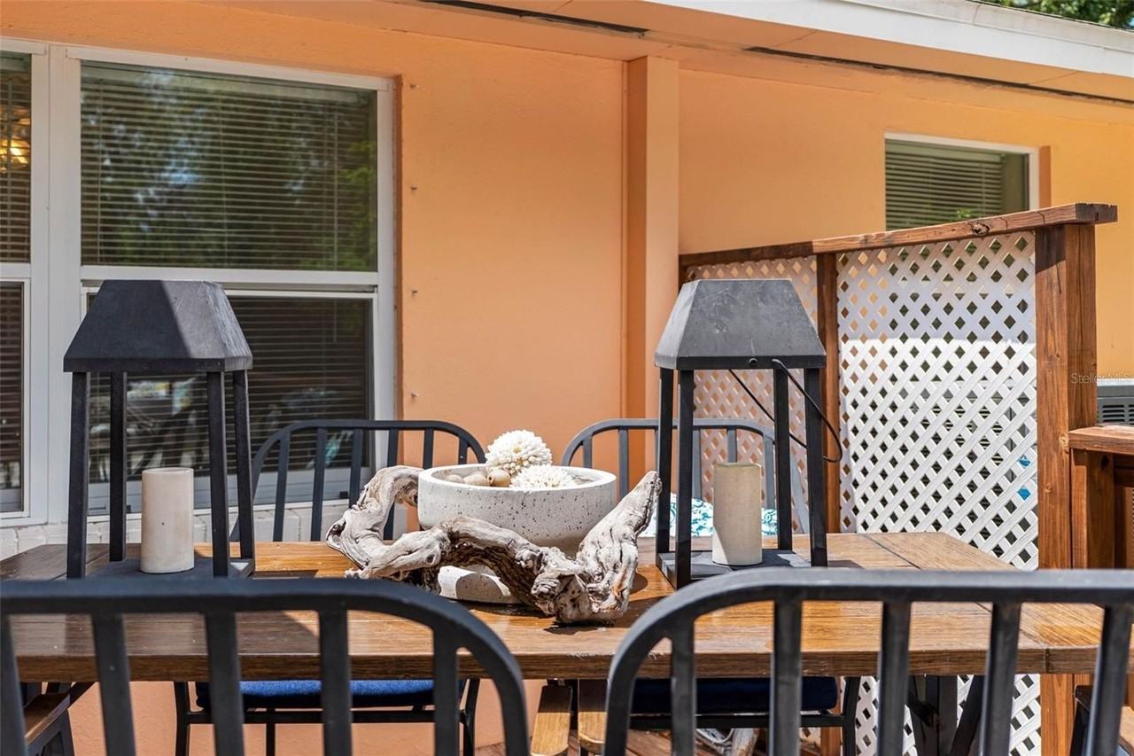 2201 Park St N - Photo 5 of 50