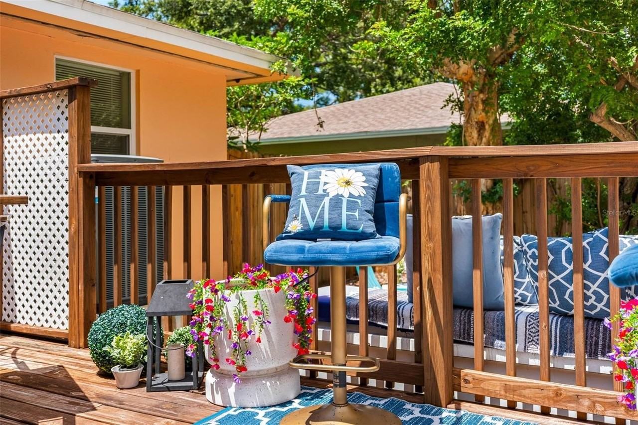 2201 Park St N - Photo 6 of 50