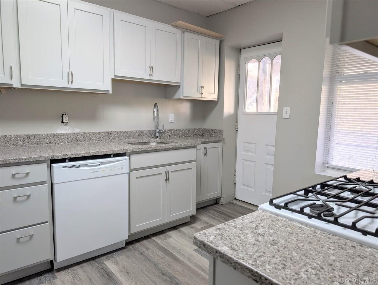 12 Railroad Ave Fl 2 #FL2 - Photo 3 of 21