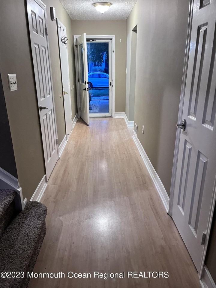 37 Atlantis Ter - Photo 2 of 19