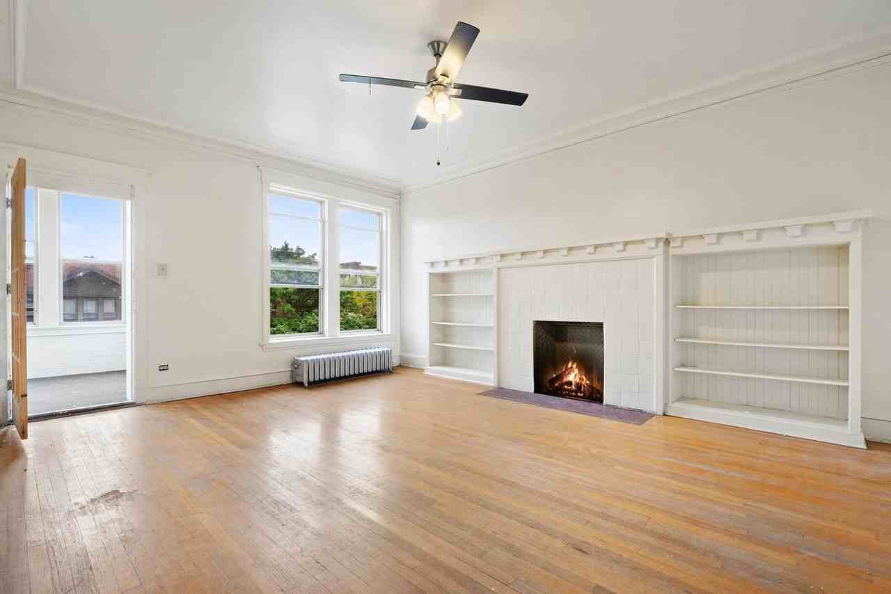 5126 S Greenwood Ave Apt 1 #1 - Photo 3 of 17