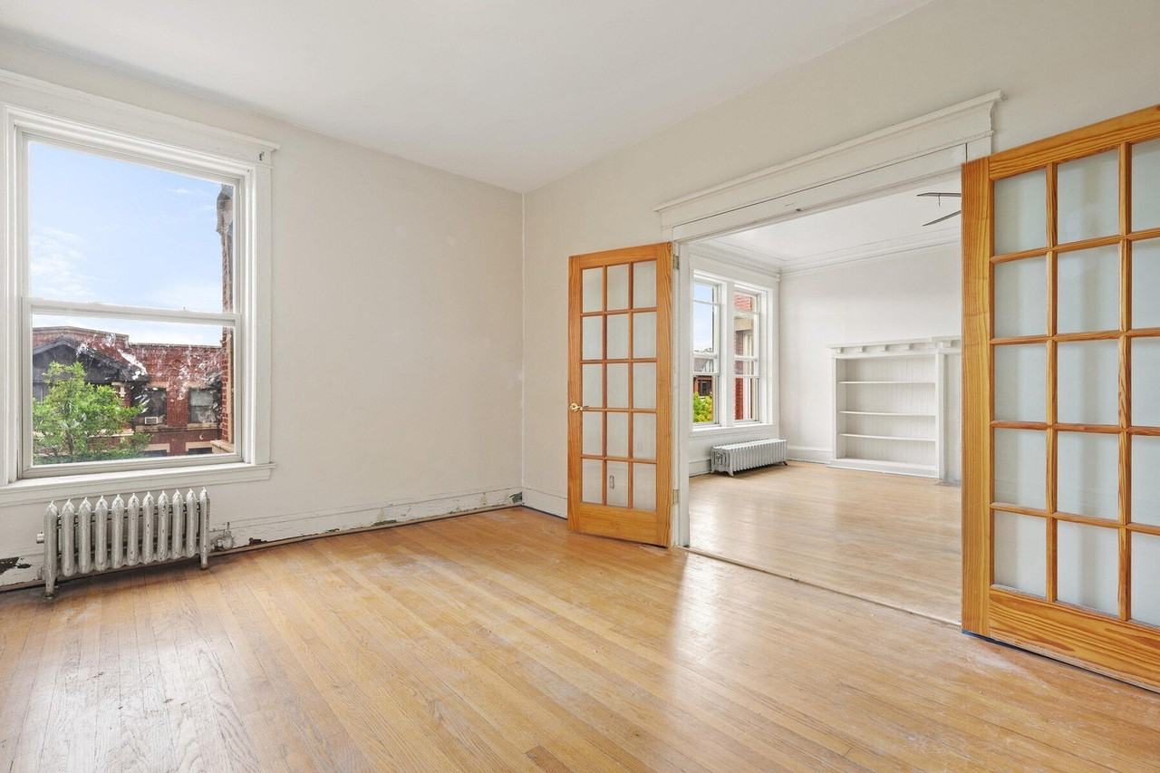 5126 S Greenwood Ave Apt 1 #1 - Photo 4 of 17