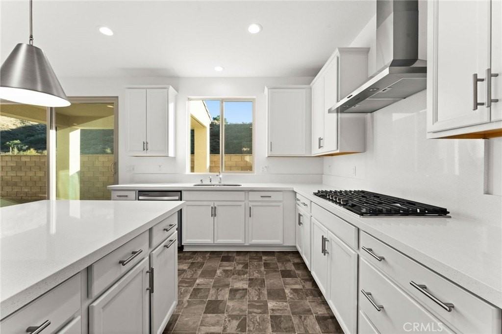 8465 Anthony St - Photo 2 of 44