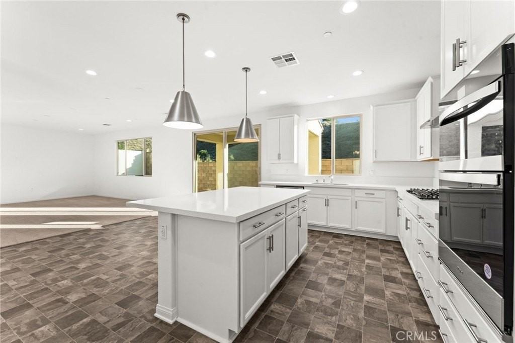 8465 Anthony St - Photo 6 of 44