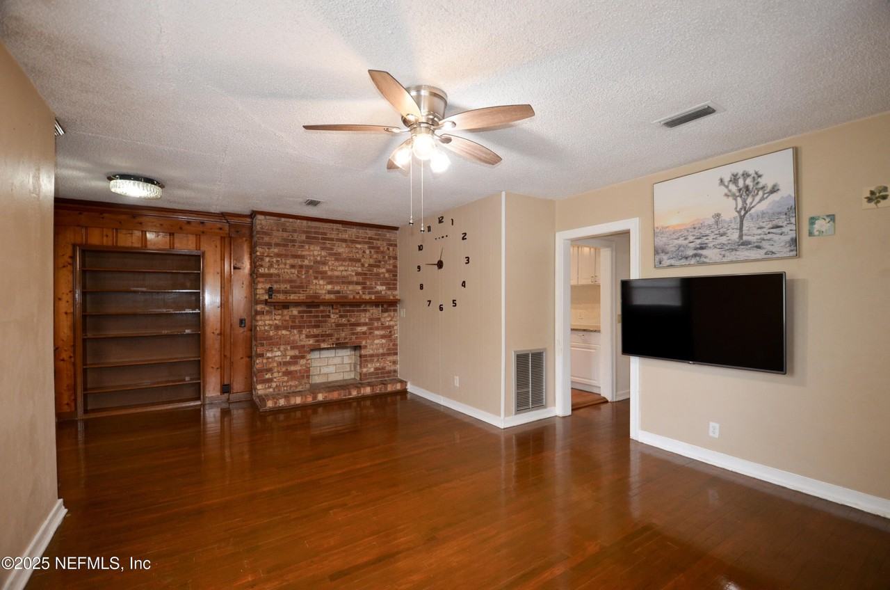 2705 Southside Blvd - Photo 2 of 21