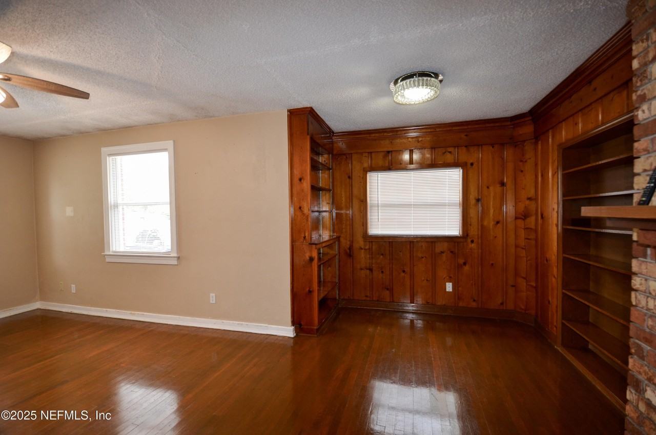 2705 Southside Blvd - Photo 4 of 21