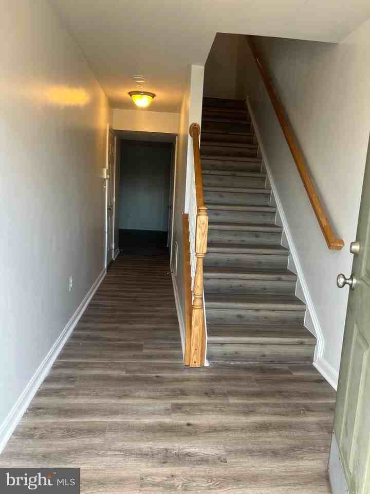 7723 Town View Dr - Photo 2 of 29