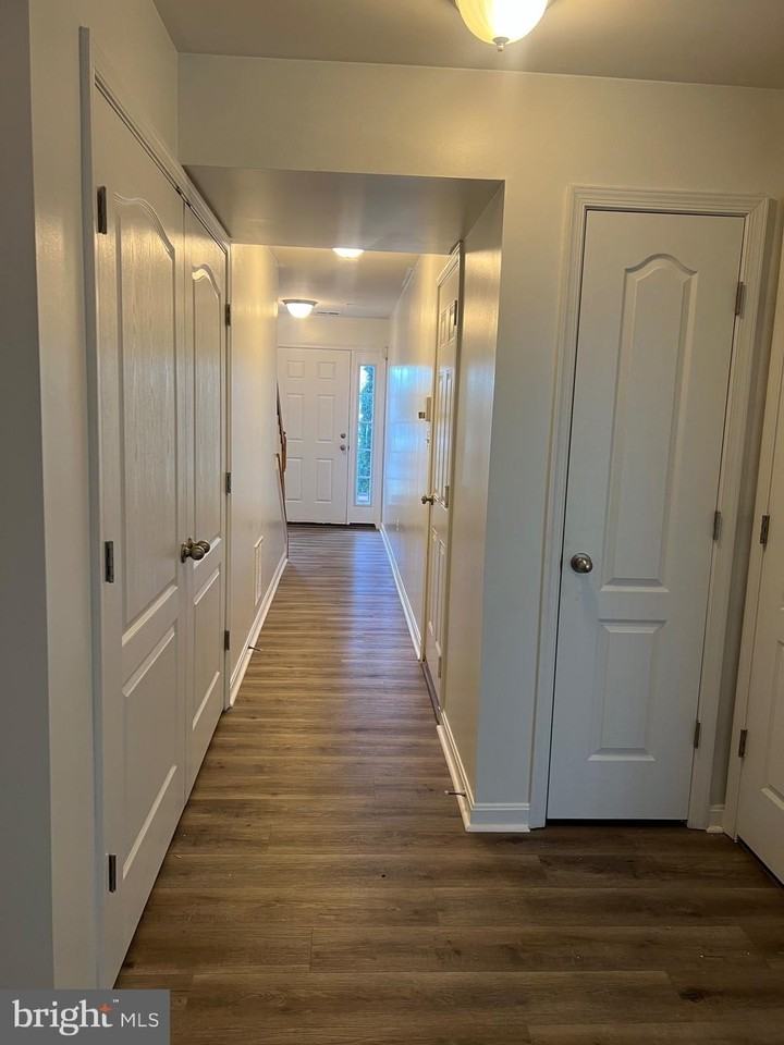 7723 Town View Dr - Photo 3 of 29