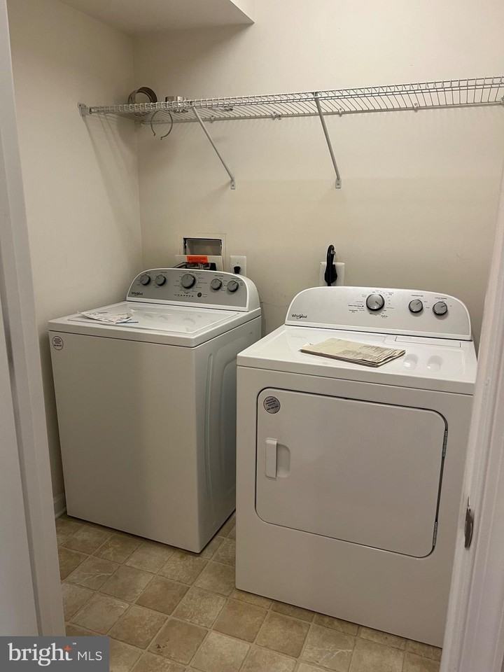 7723 Town View Dr - Photo 6 of 29