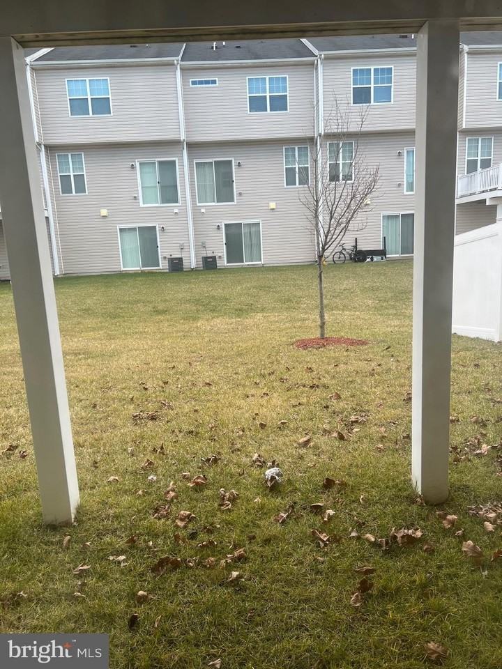 7723 Town View Dr - Photo 7 of 29