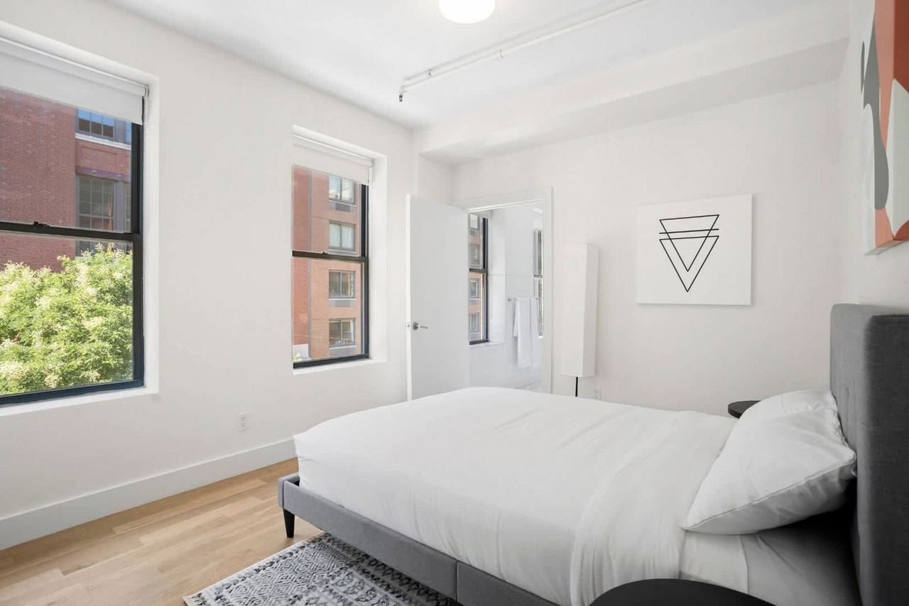 517 West 45th Street - Photo 4 of 9