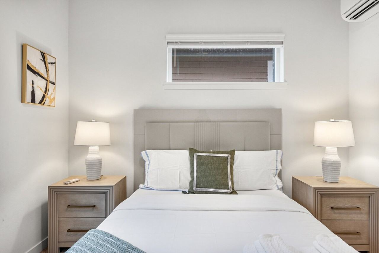 5201 Brooklyn Ave Ne #1372967P - Photo 5 of 24