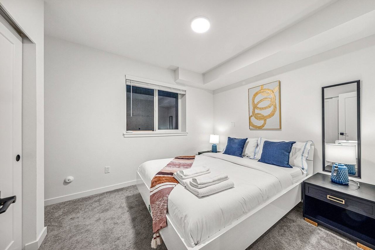 5201 Brooklyn Ave Ne #1372967P - Photo 4 of 24