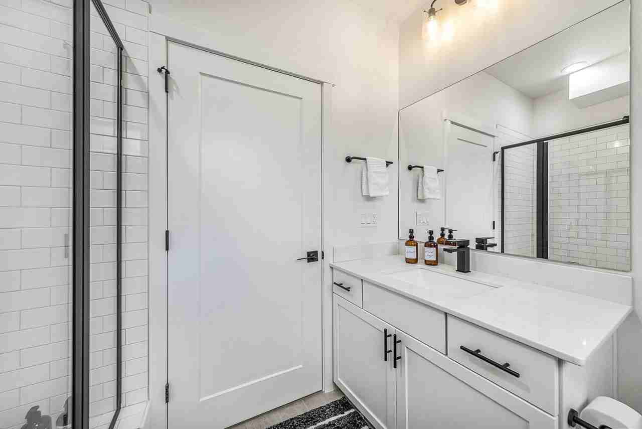 5201 Brooklyn Ave Ne #1372967P - Photo 7 of 24