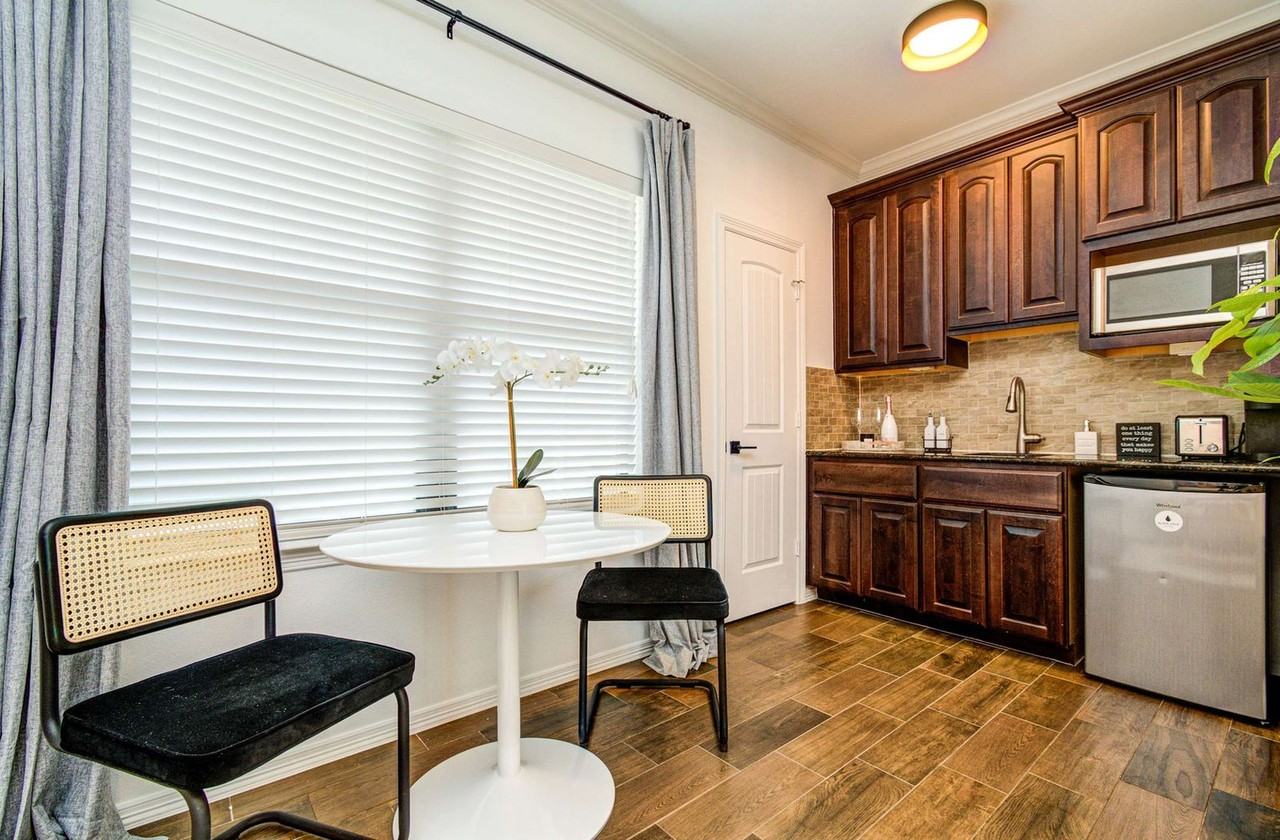 2617 Yale St #1225770P - Photo 6 of 14