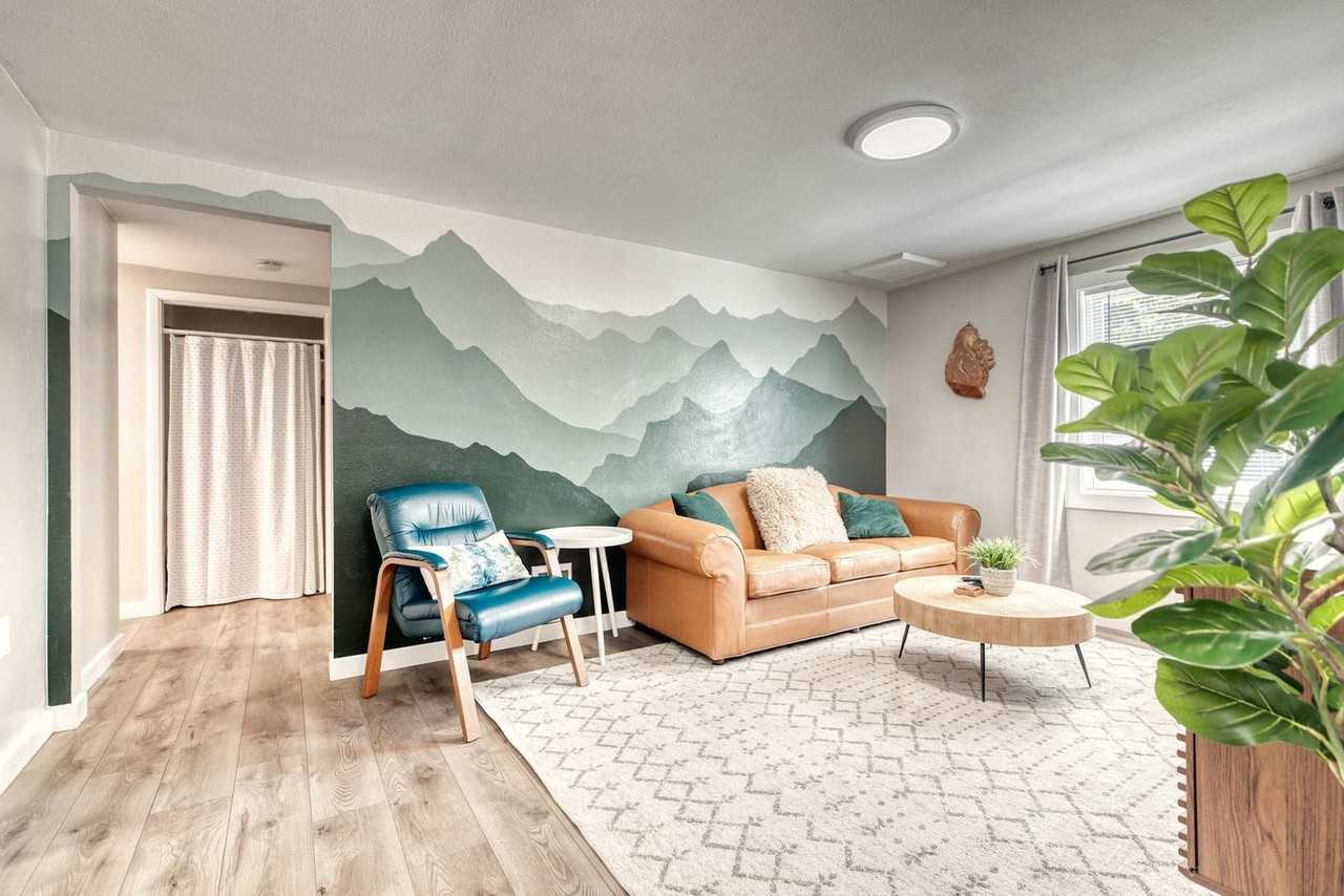 2818 W Rose Hill St #1324060P - Photo 2 of 17